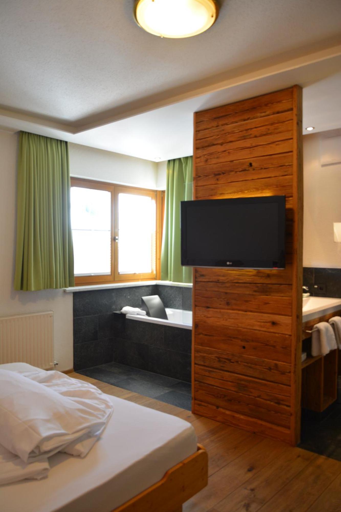 Hotel Am Roemerweg Fiss Oda fotoğraf